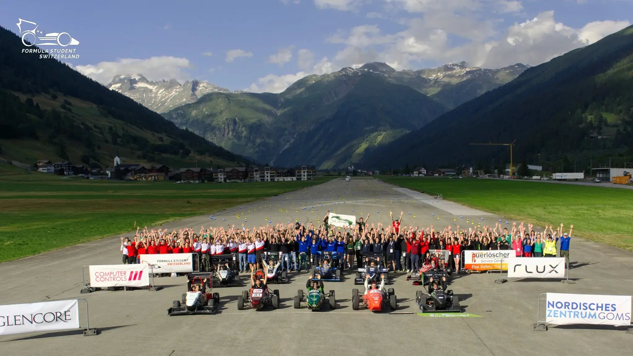 Gruppenbild der Teilnehmenden an der Formula Student 2024 im Wallis