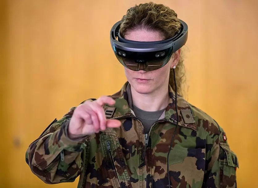 Angehörige der Armee mit VR-Brille